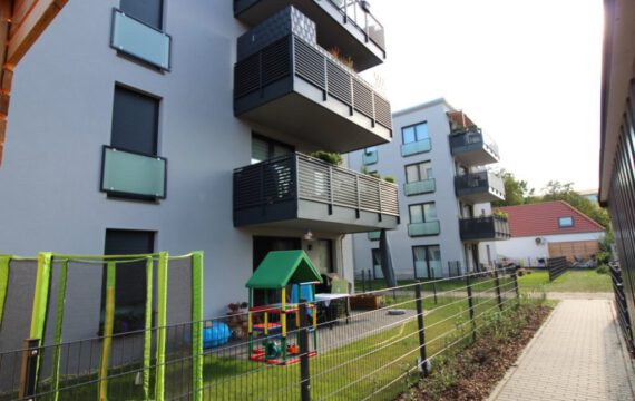 Vorgarten & Terrasse EG