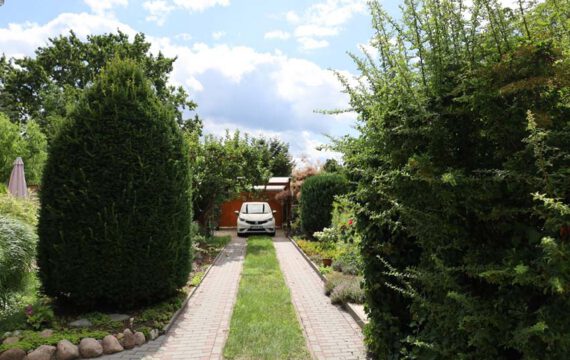 Einfahrt-Carport